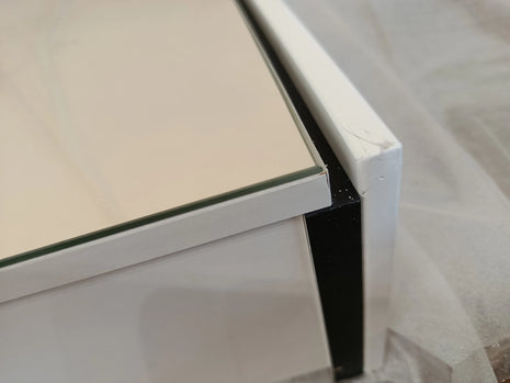 Seinale kinnitatav vannitoakapp peegliga Riva Essence, valge, 15 cm x 54,9 cm x 65,2 cm